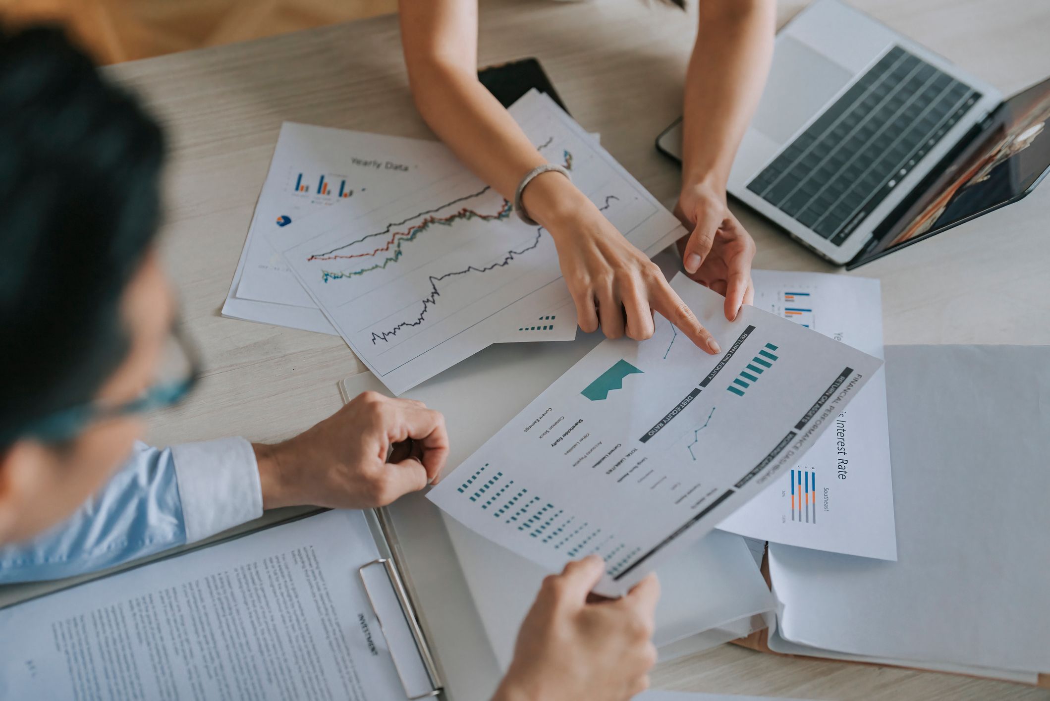 Investing Made Easy: A Beginner's Guide to Navigating the Financial Jungle